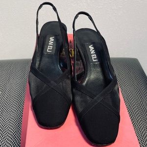 VANELI Calix in Black Closed Toe Sling Back Heeled Shoe Size: 6 1/2 M